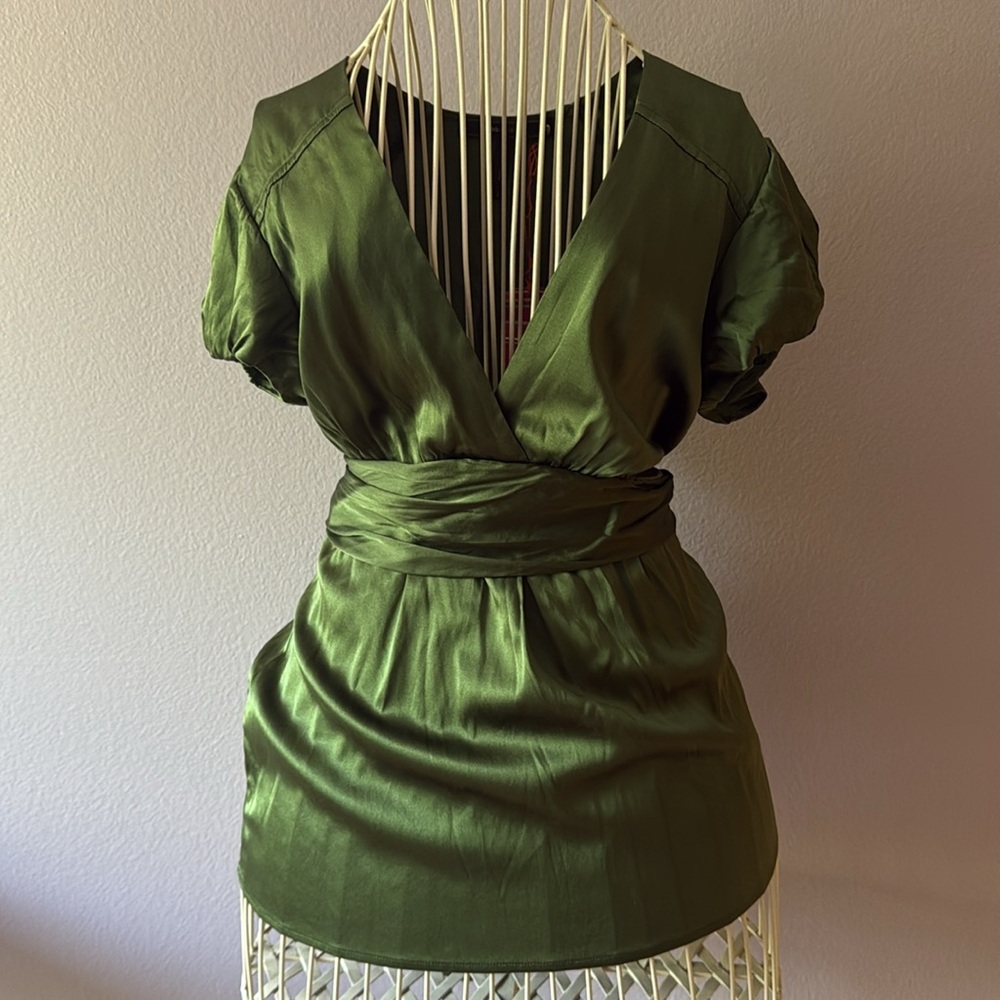 BCBGMaxAzria Forest Green Silk Blouse📍FIRM📍 - Picture 6 of 16